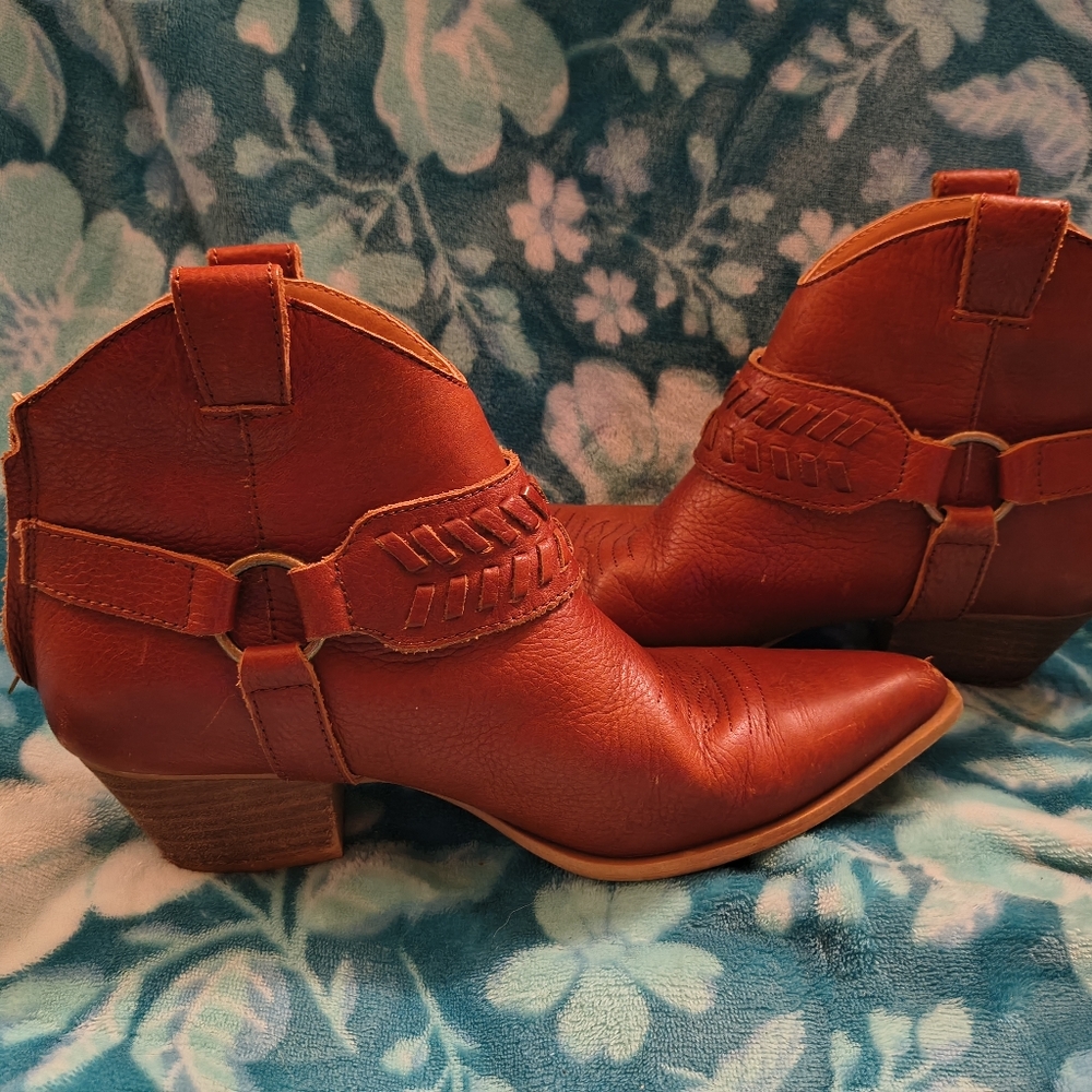 Dingo Bold Red Leather Ankle Booties